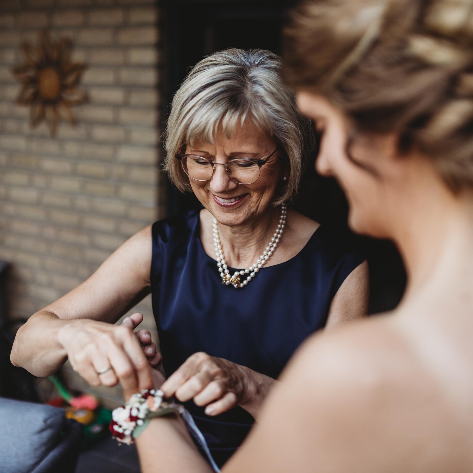 Mutter des Bräutigams